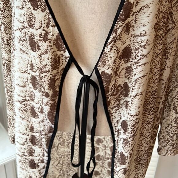 PrettylLittleThing Women’s 4 animal print tie front flowing cardigan NWT - Picture 7 of 16